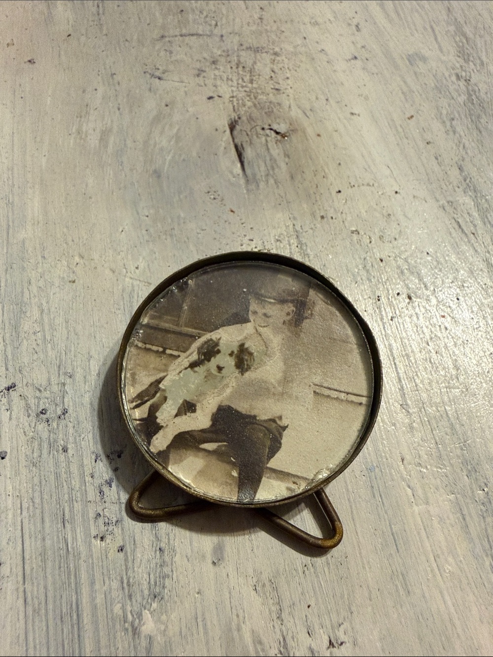 Antique photograph in brass frame (1890-1910)